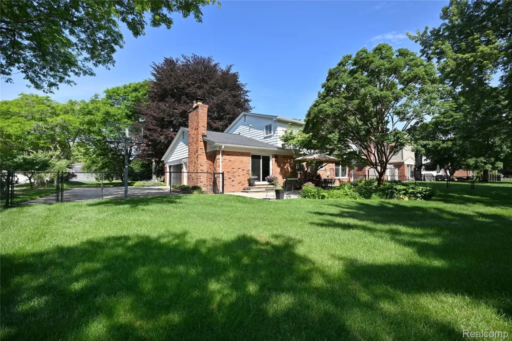 3798 Ledge Drive Troy City MI 48084