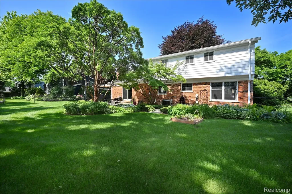 3798 Ledge Drive Troy City MI 48084
