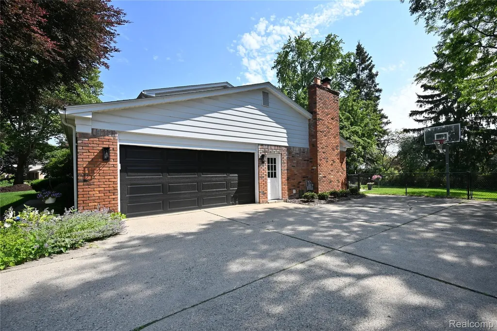3798 Ledge Drive Troy City MI 48084
