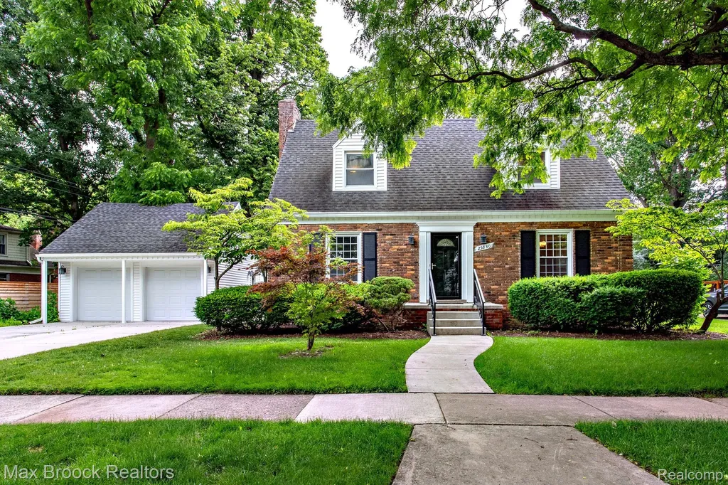 25830 Berkley Avenue Huntington Woods City MI 48070