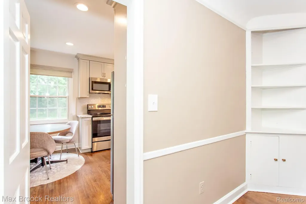 25830 Berkley Avenue Huntington Woods City MI 48070