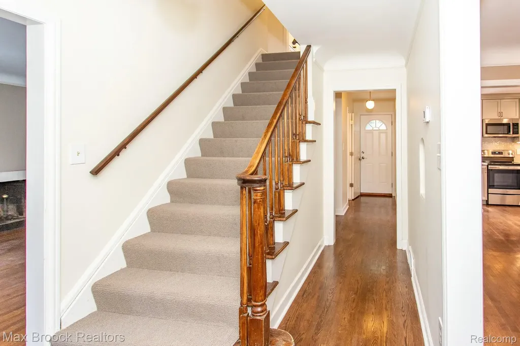 25830 Berkley Avenue Huntington Woods City MI 48070