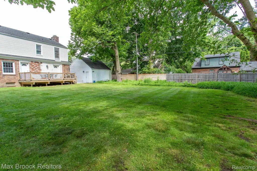 25830 Berkley Avenue Huntington Woods City MI 48070