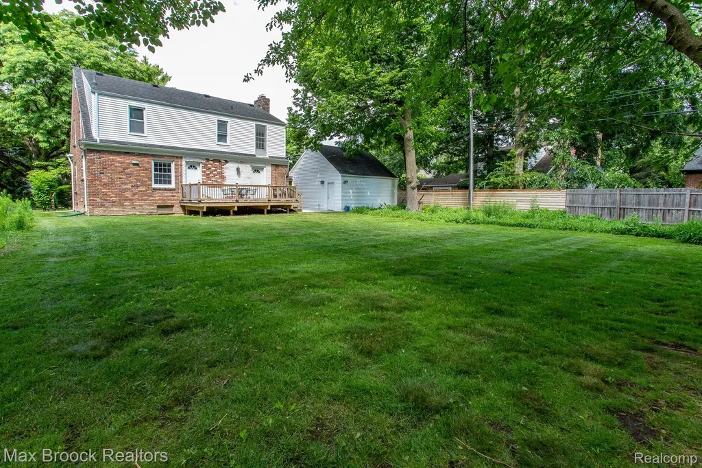 25830 Berkley Avenue Huntington Woods City MI 48070