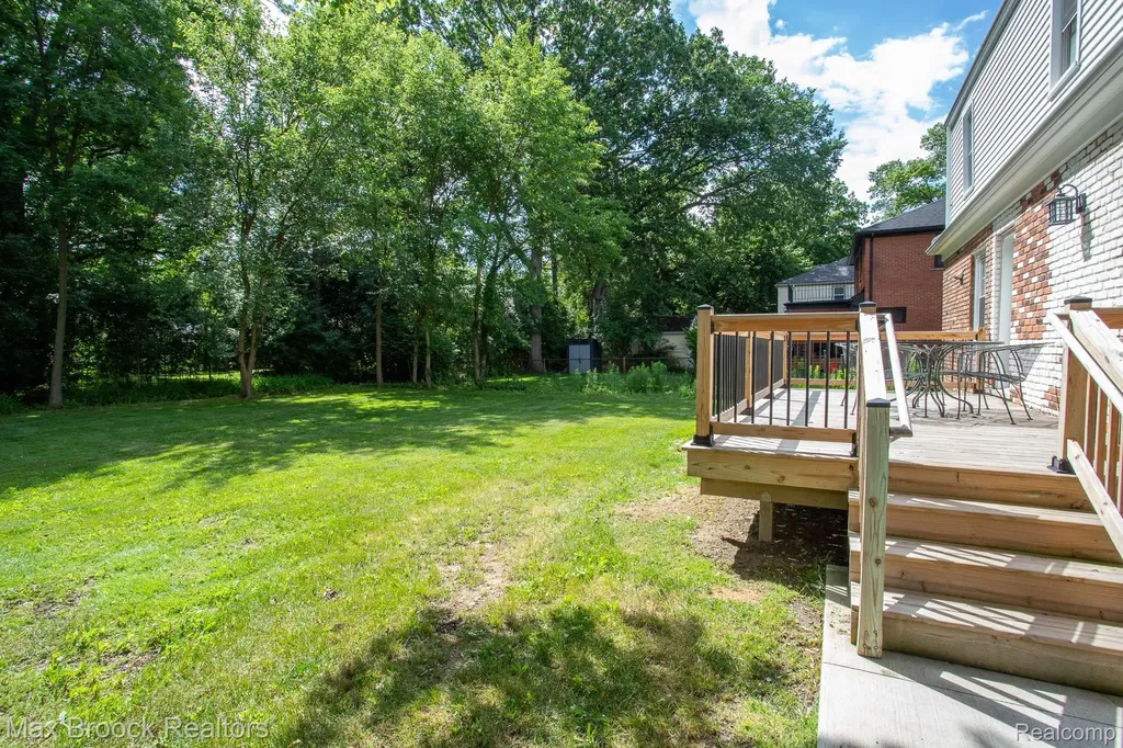25830 Berkley Avenue Huntington Woods City MI 48070