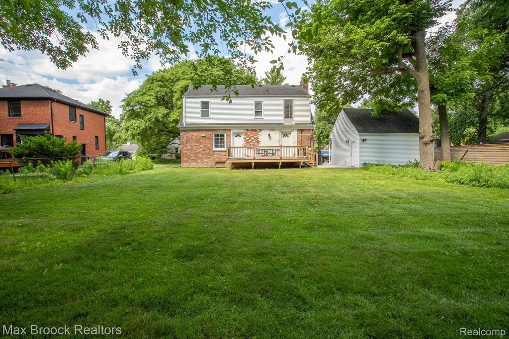 25830 Berkley Avenue Huntington Woods City MI 48070