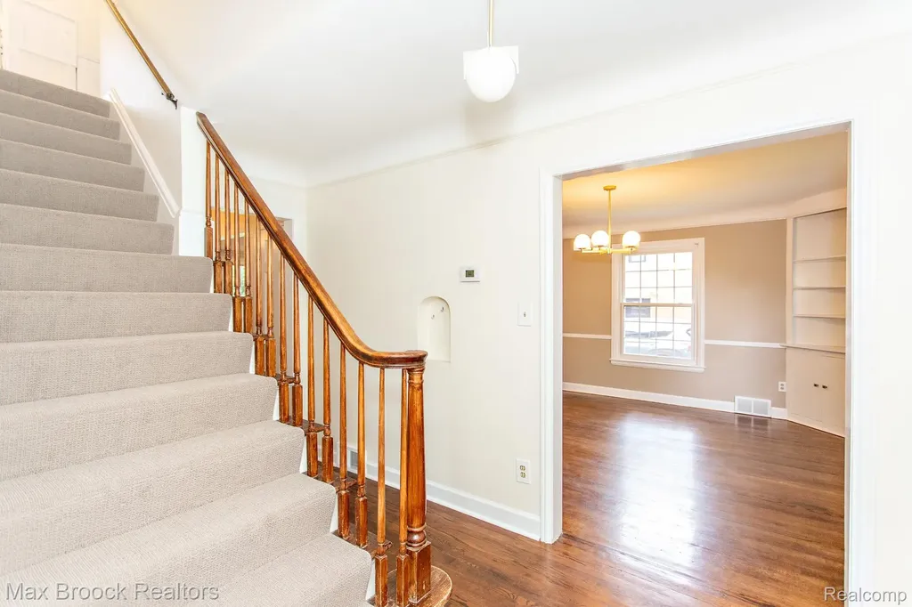 25830 Berkley Avenue Huntington Woods City MI 48070