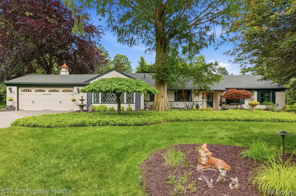 27221 Apple Tree Lane Franklin Village MI 48025