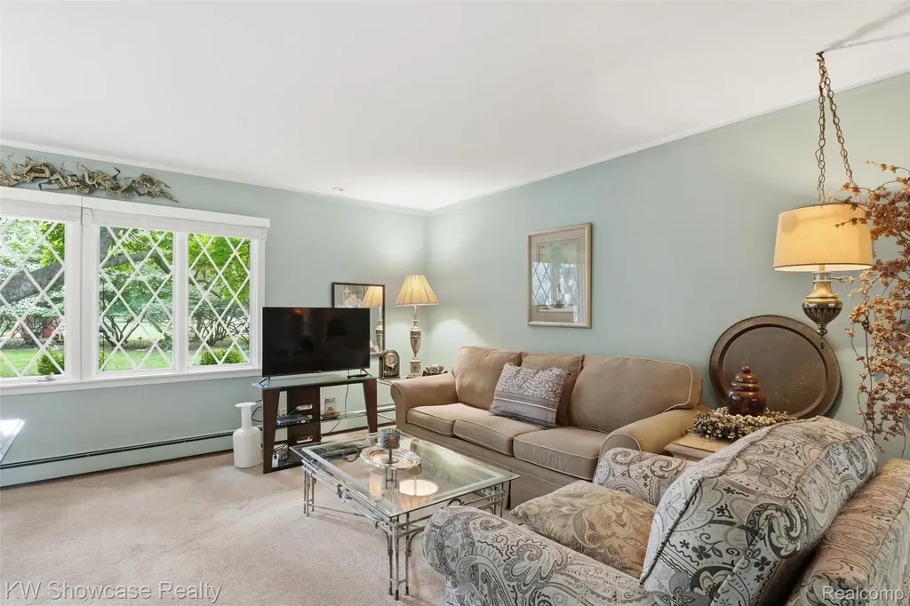 27221 Apple Tree Lane Franklin Village MI 48025