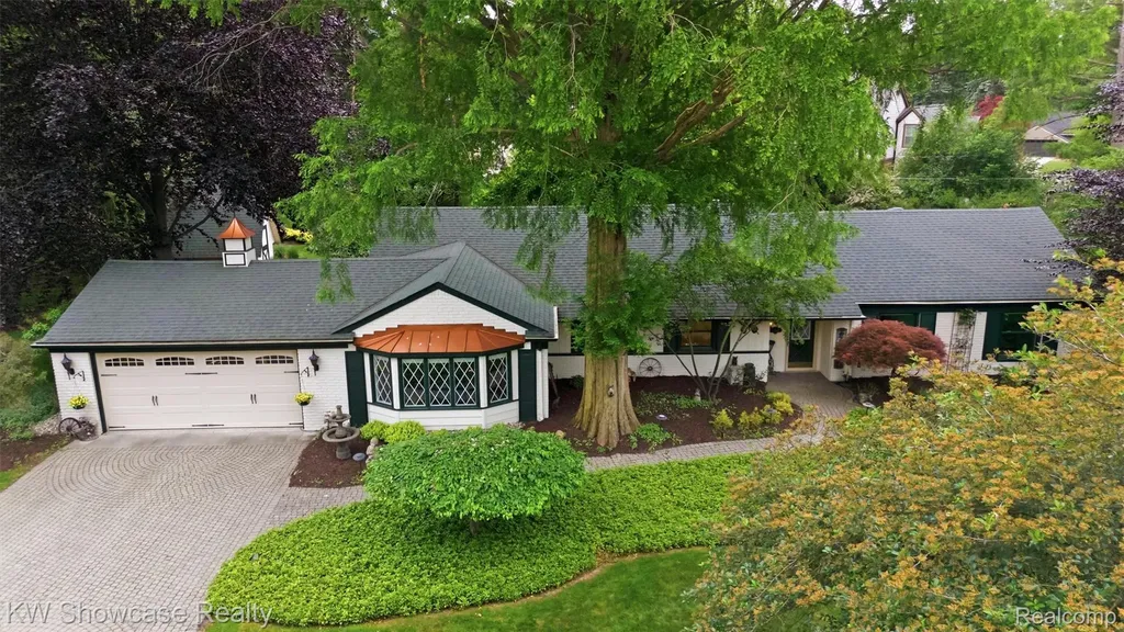 27221 Apple Tree Lane Franklin Village MI 48025