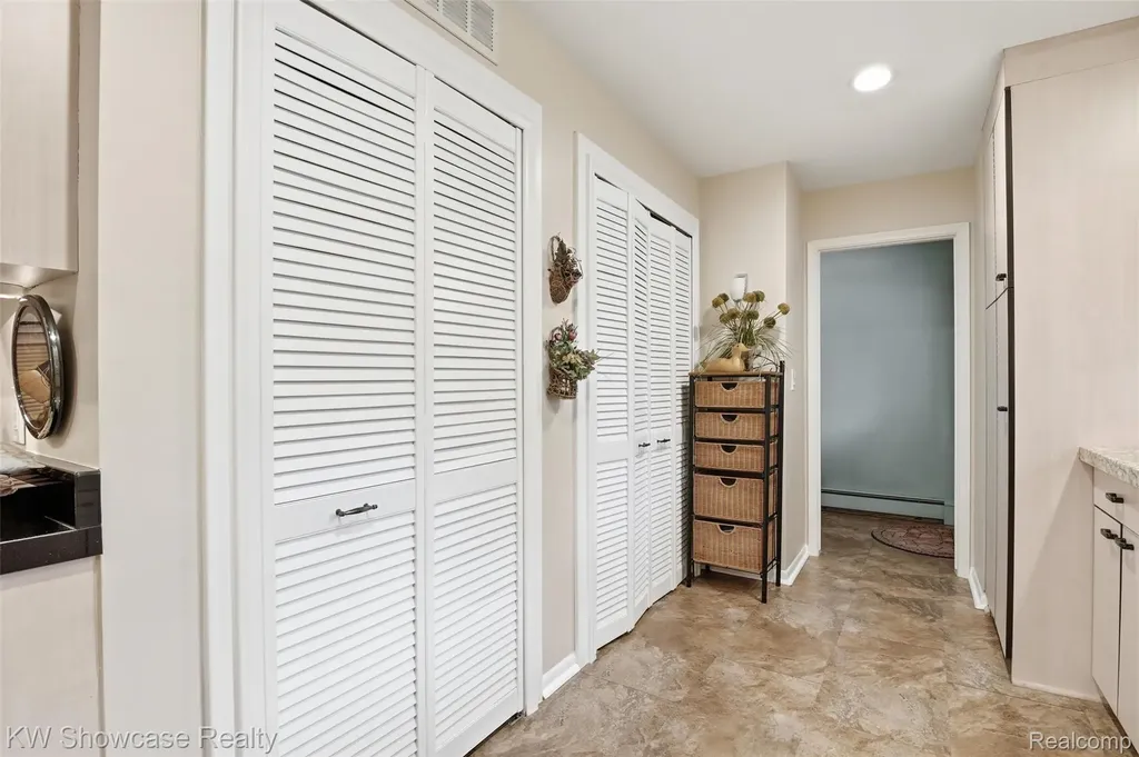 27221 Apple Tree Lane Franklin Village MI 48025