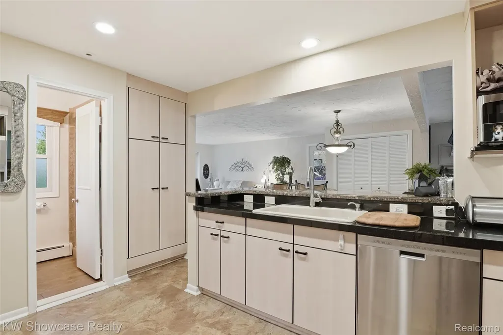 27221 Apple Tree Lane Franklin Village MI 48025