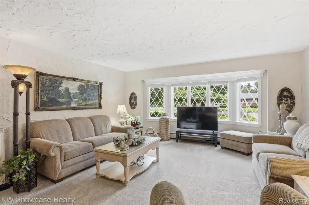 27221 Apple Tree Lane Franklin Village MI 48025