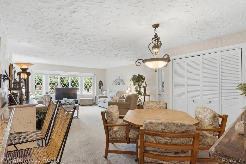 27221 Apple Tree Lane Franklin Village MI 48025