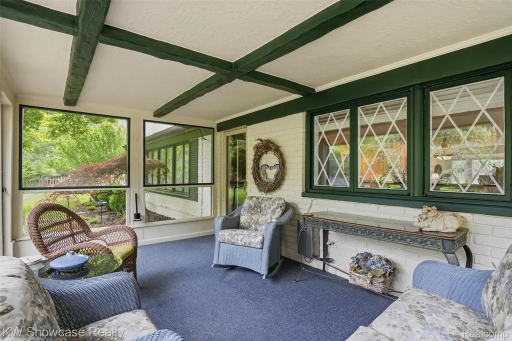 27221 Apple Tree Lane Franklin Village MI 48025
