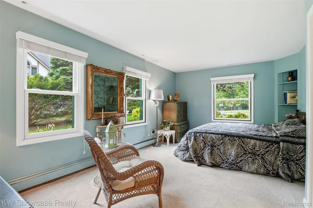 27221 Apple Tree Lane Franklin Village MI 48025