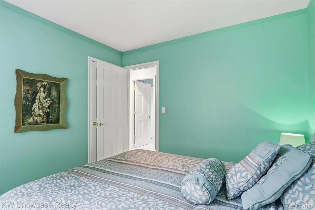 27221 Apple Tree Lane Franklin Village MI 48025