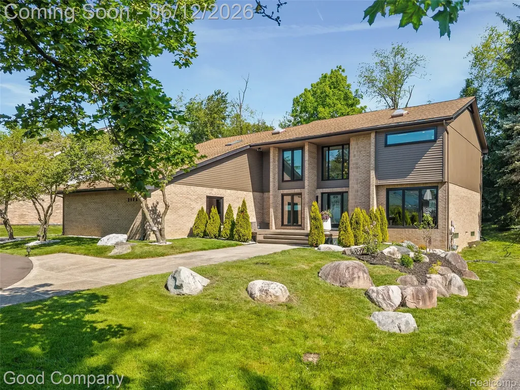 3176 Chambord Drive West Bloomfield Charter Township MI 48323