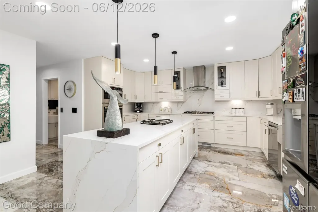 3176 Chambord Drive West Bloomfield Charter Township MI 48323