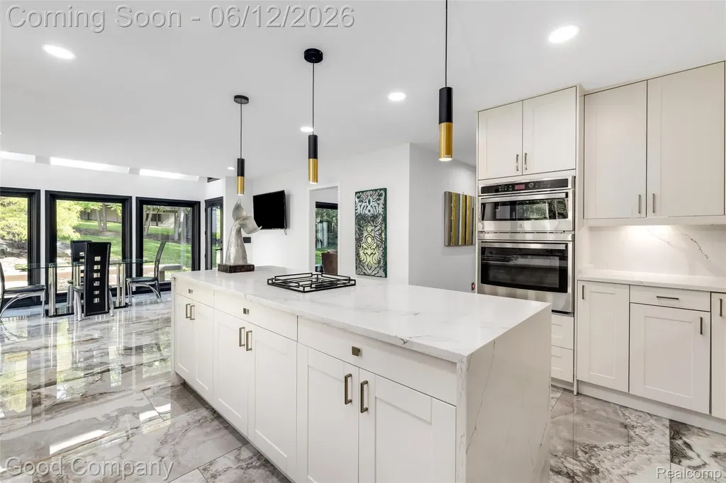 3176 Chambord Drive West Bloomfield Charter Township MI 48323