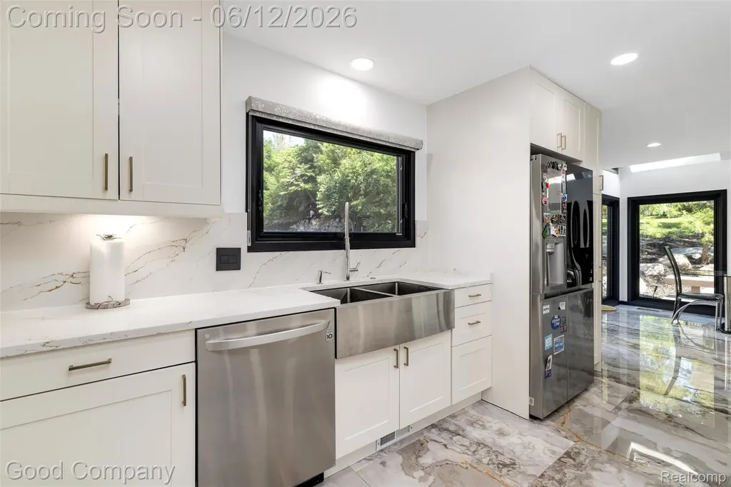 3176 Chambord Drive West Bloomfield Charter Township MI 48323