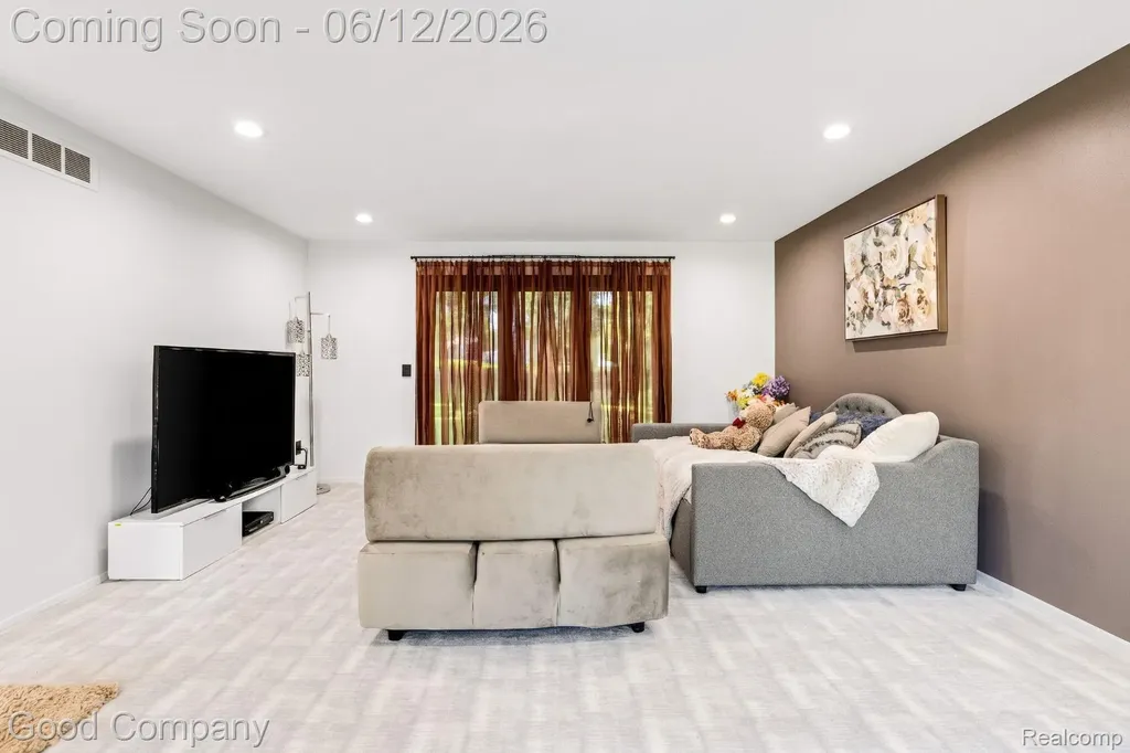 3176 Chambord Drive West Bloomfield Charter Township MI 48323