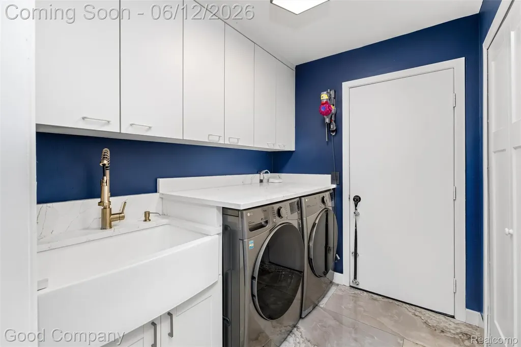 3176 Chambord Drive West Bloomfield Charter Township MI 48323