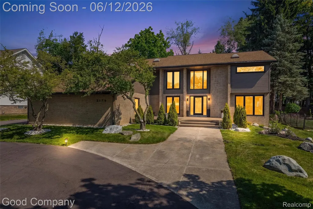 3176 Chambord Drive West Bloomfield Charter Township MI 48323