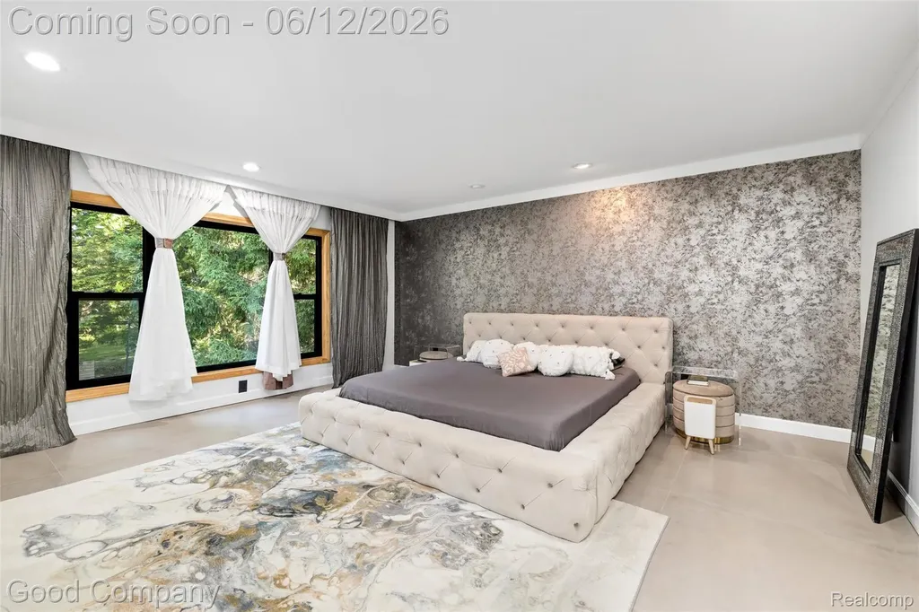 3176 Chambord Drive West Bloomfield Charter Township MI 48323
