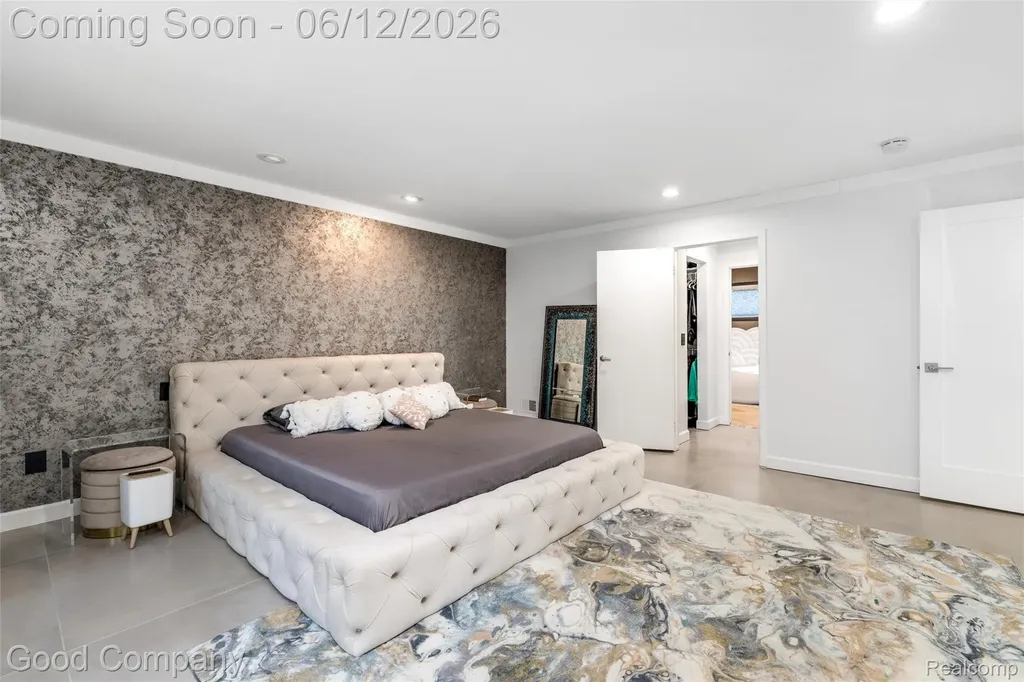 3176 Chambord Drive West Bloomfield Charter Township MI 48323
