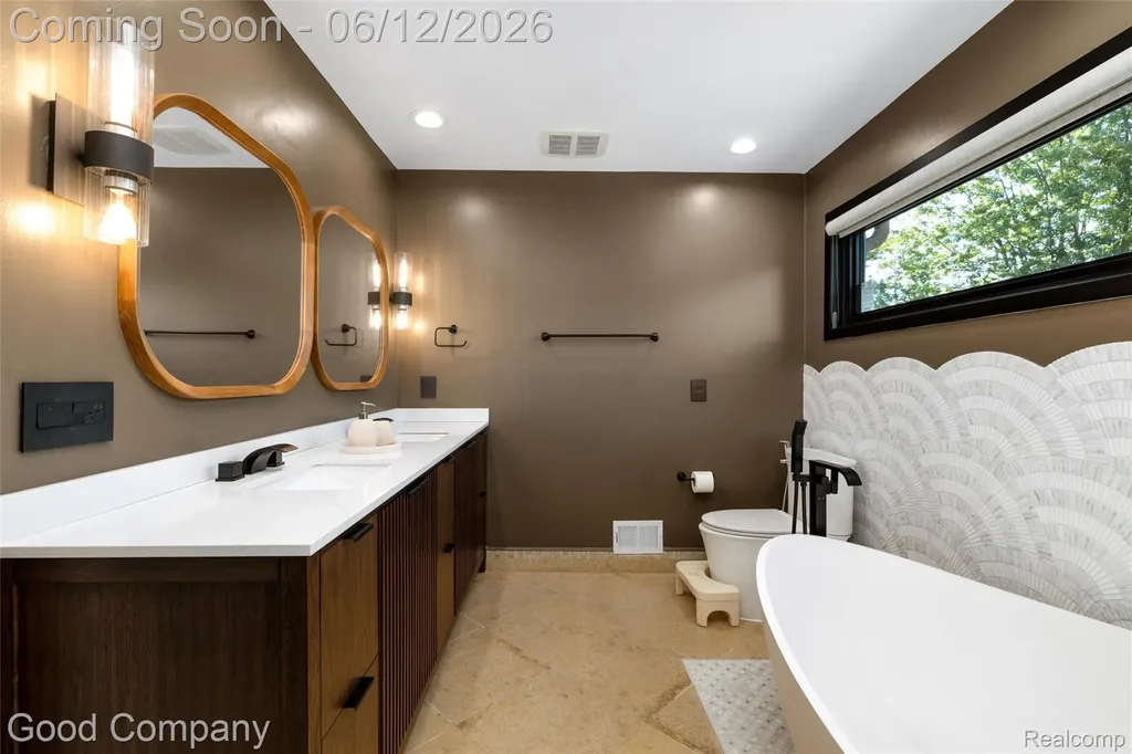 3176 Chambord Drive West Bloomfield Charter Township MI 48323