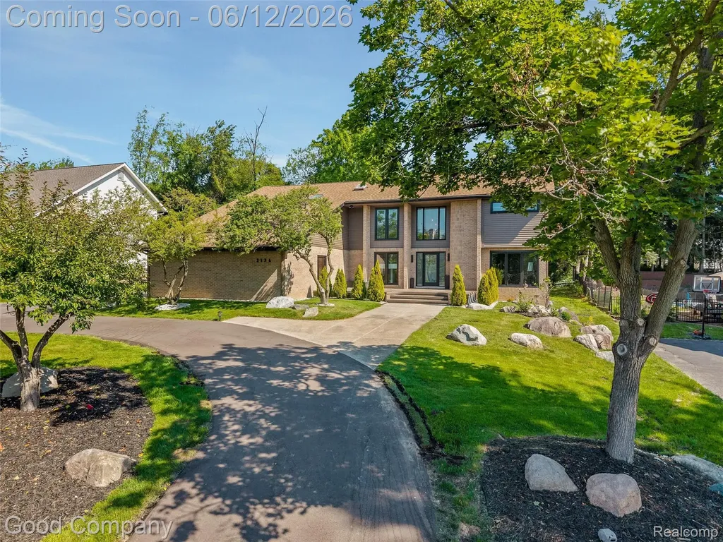 3176 Chambord Drive West Bloomfield Charter Township MI 48323