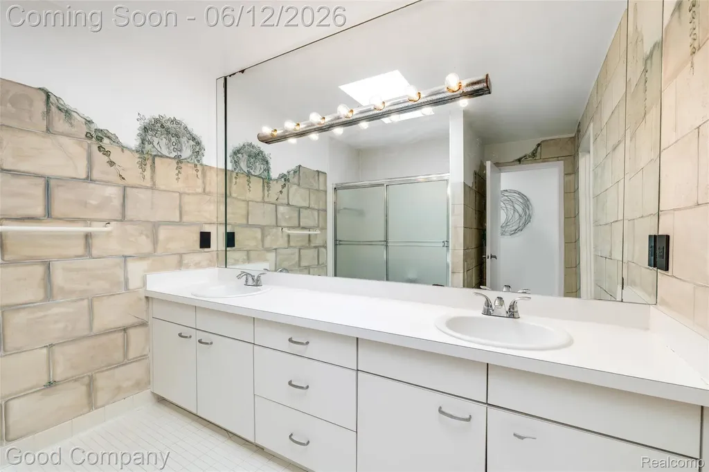 3176 Chambord Drive West Bloomfield Charter Township MI 48323