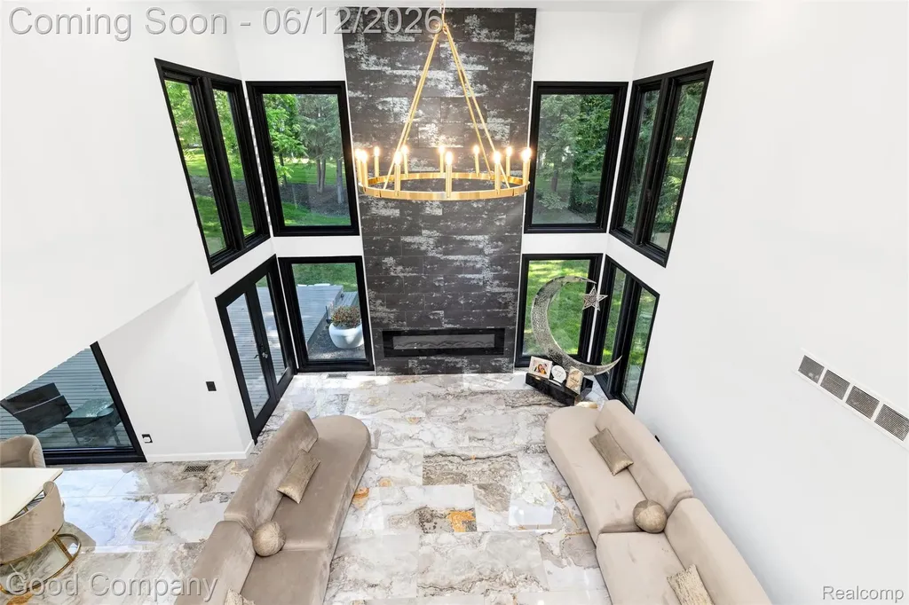 3176 Chambord Drive West Bloomfield Charter Township MI 48323