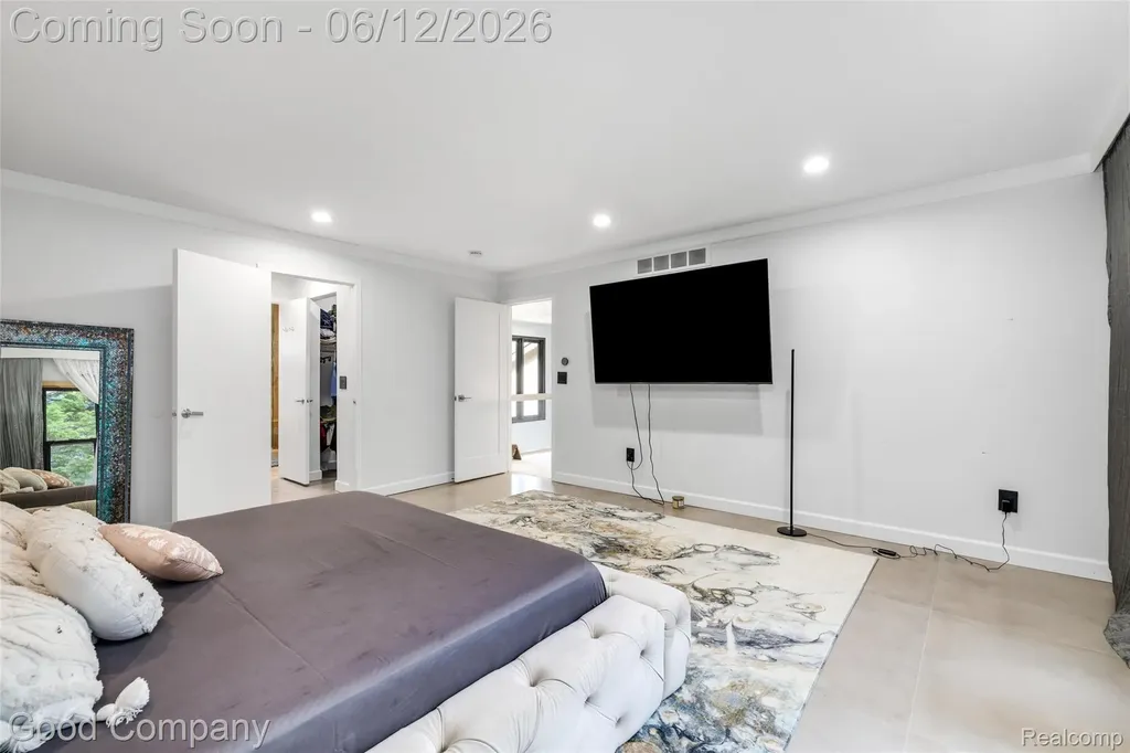 3176 Chambord Drive West Bloomfield Charter Township MI 48323