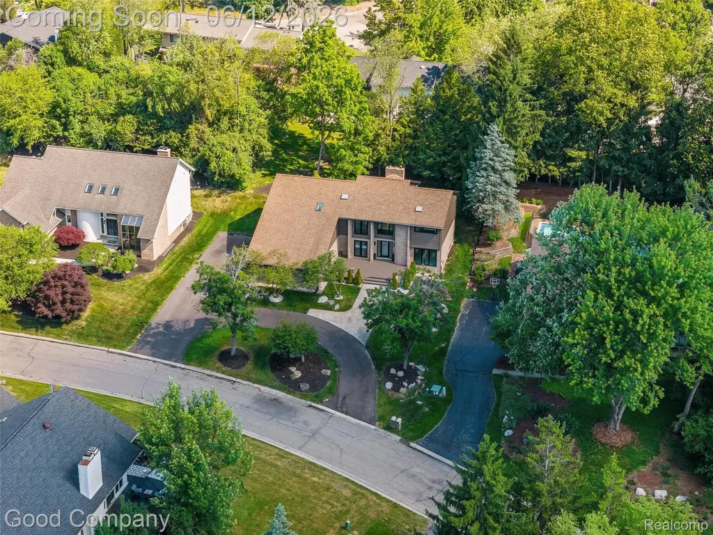 3176 Chambord Drive West Bloomfield Charter Township MI 48323