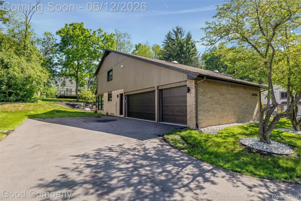 3176 Chambord Drive West Bloomfield Charter Township MI 48323