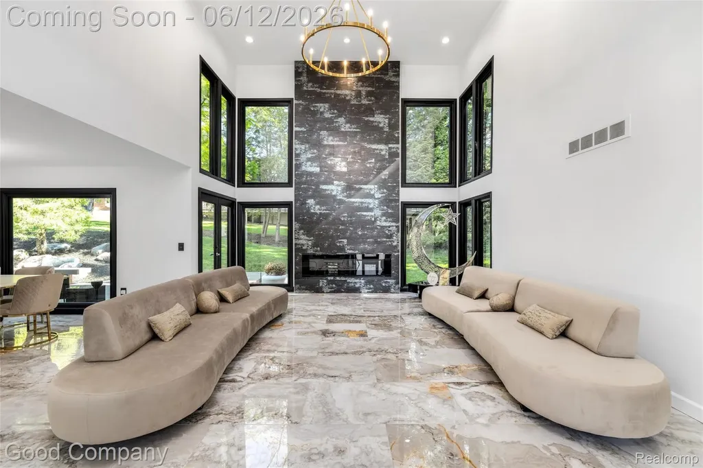 3176 Chambord Drive West Bloomfield Charter Township MI 48323