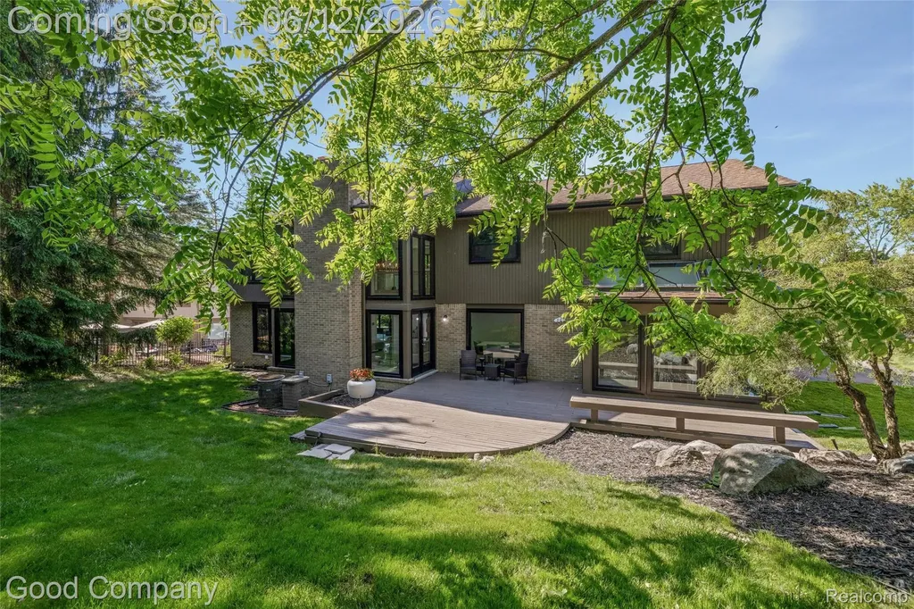 3176 Chambord Drive West Bloomfield Charter Township MI 48323