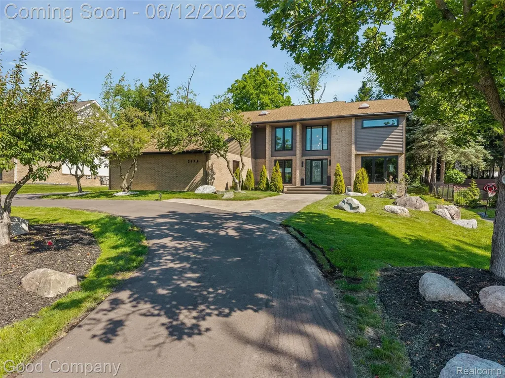 3176 Chambord Drive West Bloomfield Charter Township MI 48323