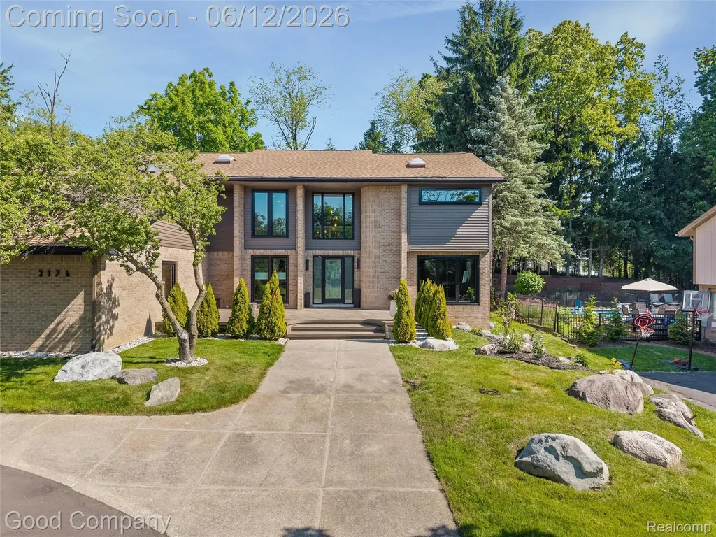 3176 Chambord Drive West Bloomfield Charter Township MI 48323