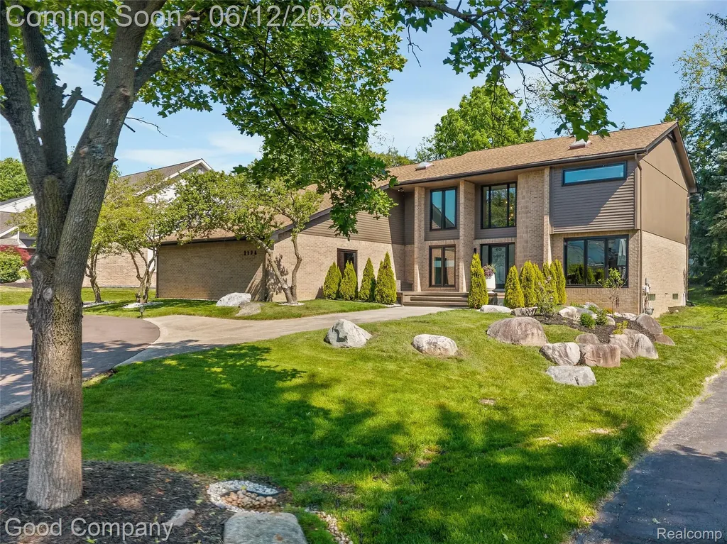 3176 Chambord Drive West Bloomfield Charter Township MI 48323