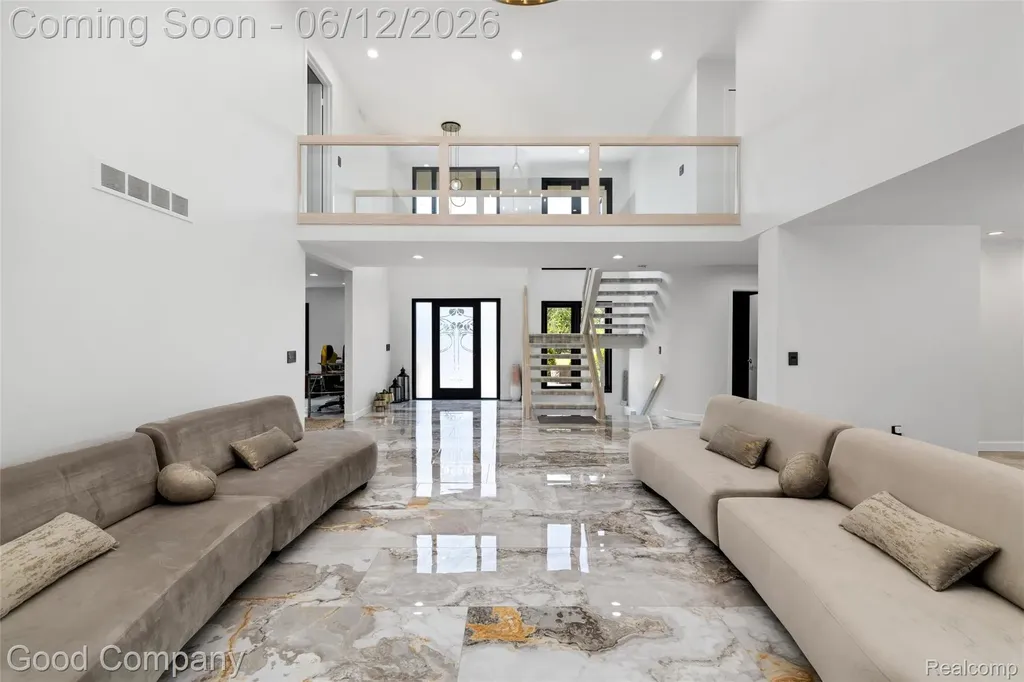 3176 Chambord Drive West Bloomfield Charter Township MI 48323