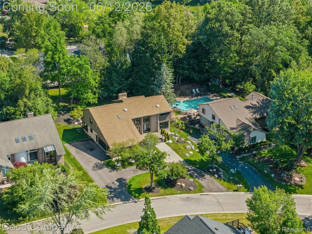 3176 Chambord Drive West Bloomfield Charter Township MI 48323