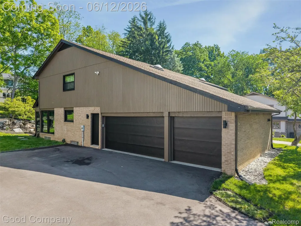 3176 Chambord Drive West Bloomfield Charter Township MI 48323