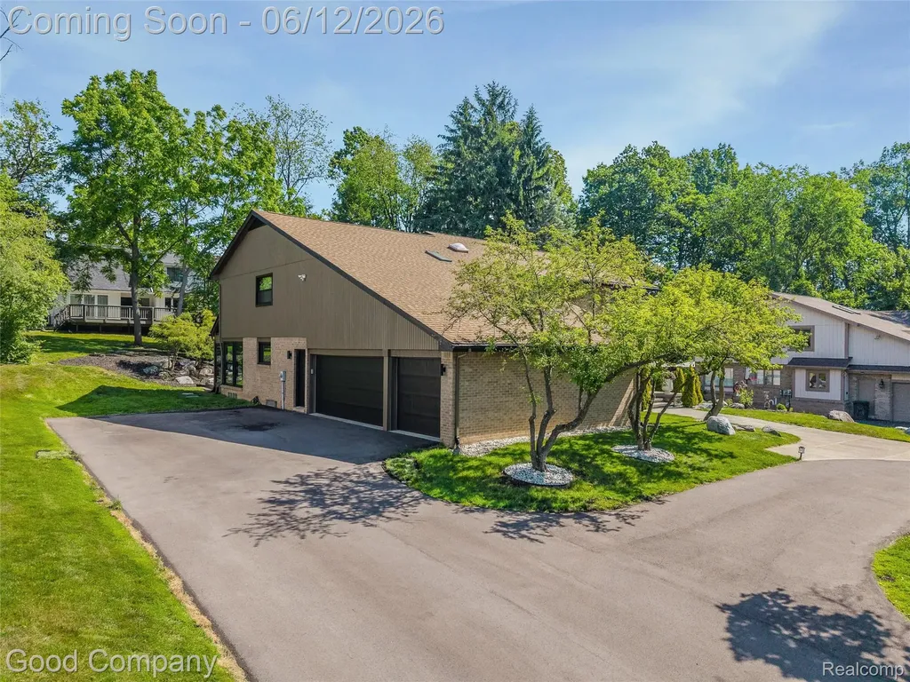 3176 Chambord Drive West Bloomfield Charter Township MI 48323