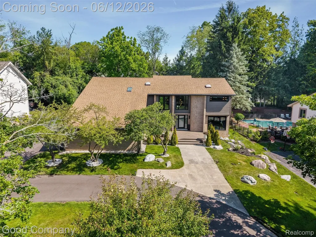 3176 Chambord Drive West Bloomfield Charter Township MI 48323