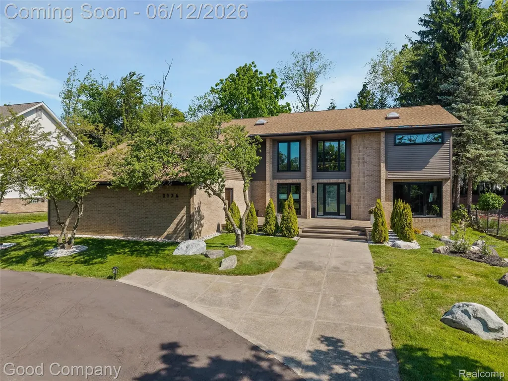 3176 Chambord Drive West Bloomfield Charter Township MI 48323