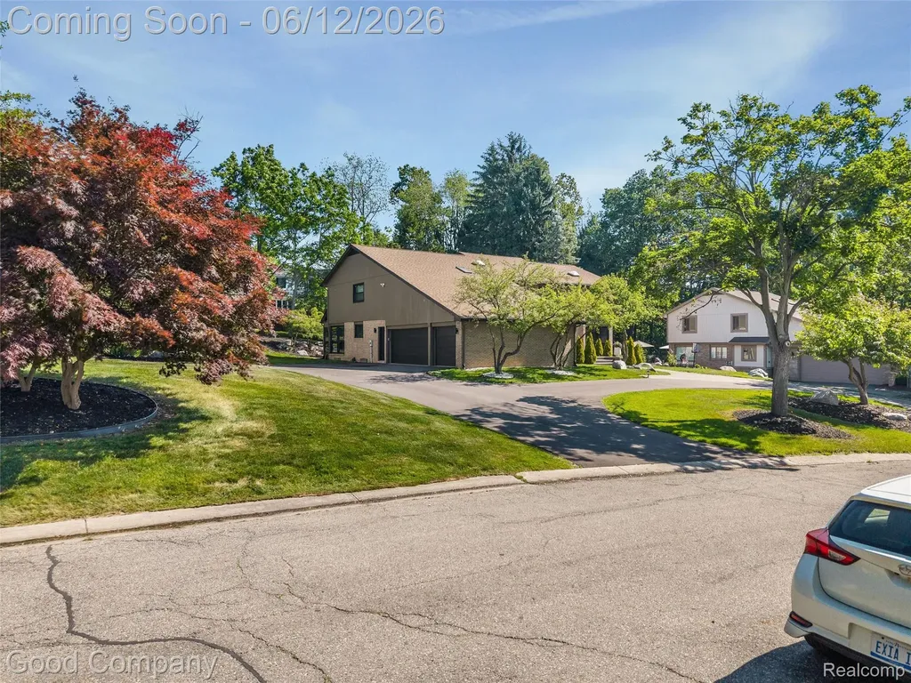 3176 Chambord Drive West Bloomfield Charter Township MI 48323