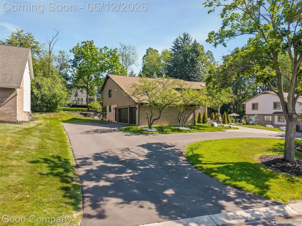 3176 Chambord Drive West Bloomfield Charter Township MI 48323